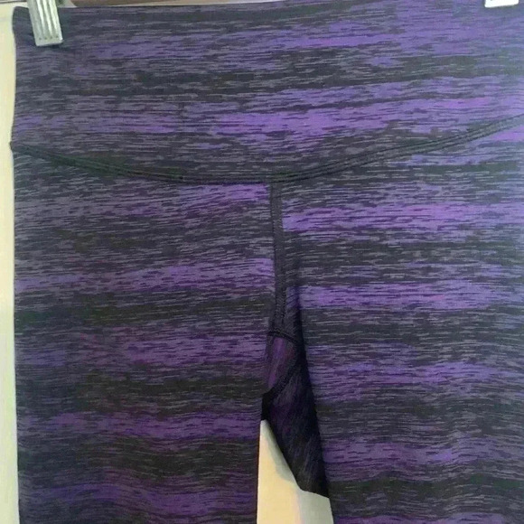 Lucy womens Capri leggings purple and black striped, size XS - Picture 2 of 6